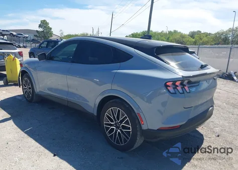 2025 Ford Mustang Mach-E Premium z USA, uszkodzony, nr VIN 3FMTK3R72SMA29939